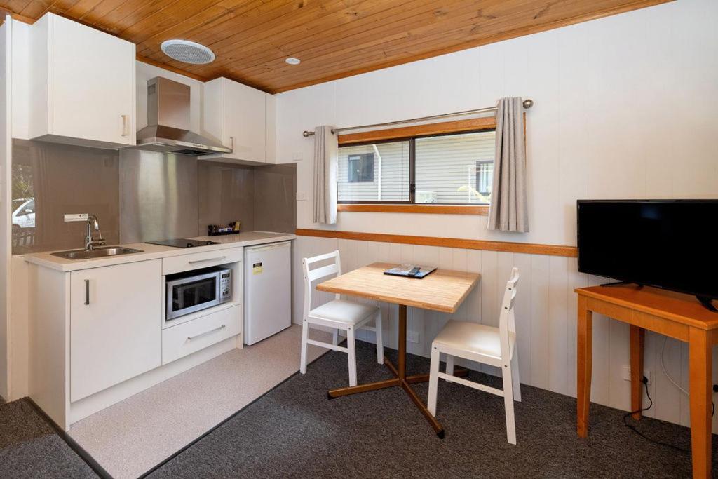 Big4 Strahan Holiday Retreat Екстериор снимка