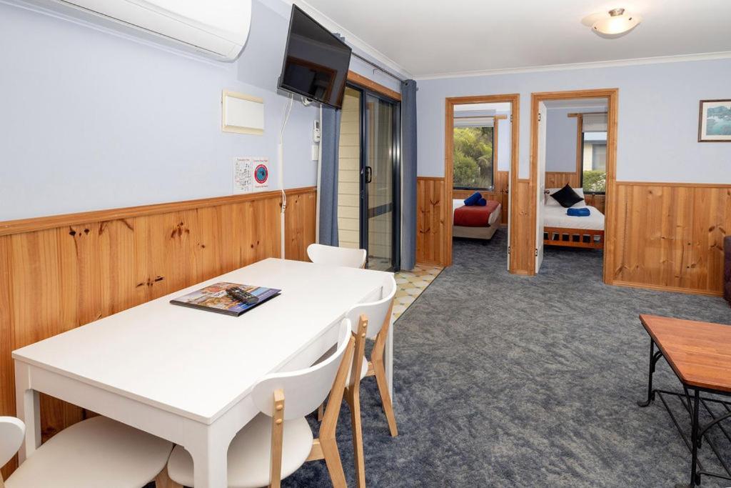 Big4 Strahan Holiday Retreat Екстериор снимка